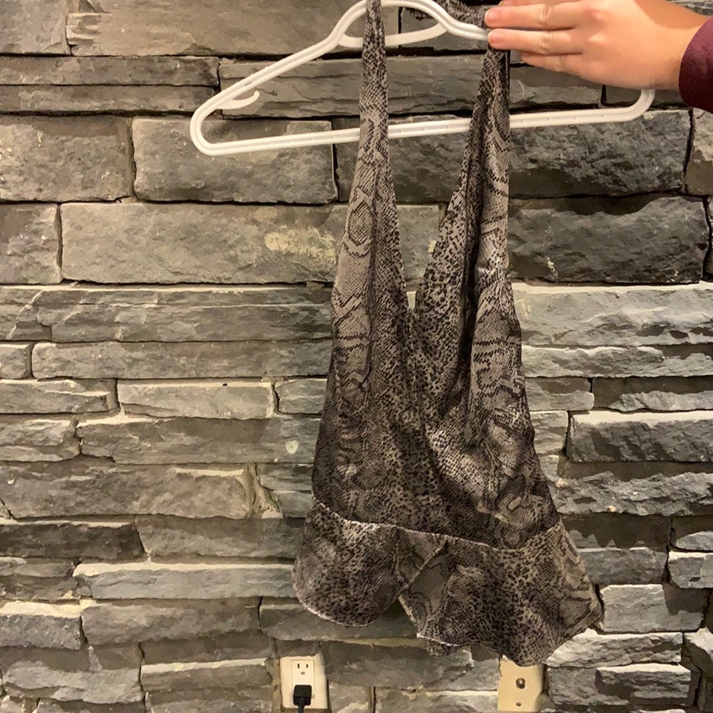 Open back guess top
